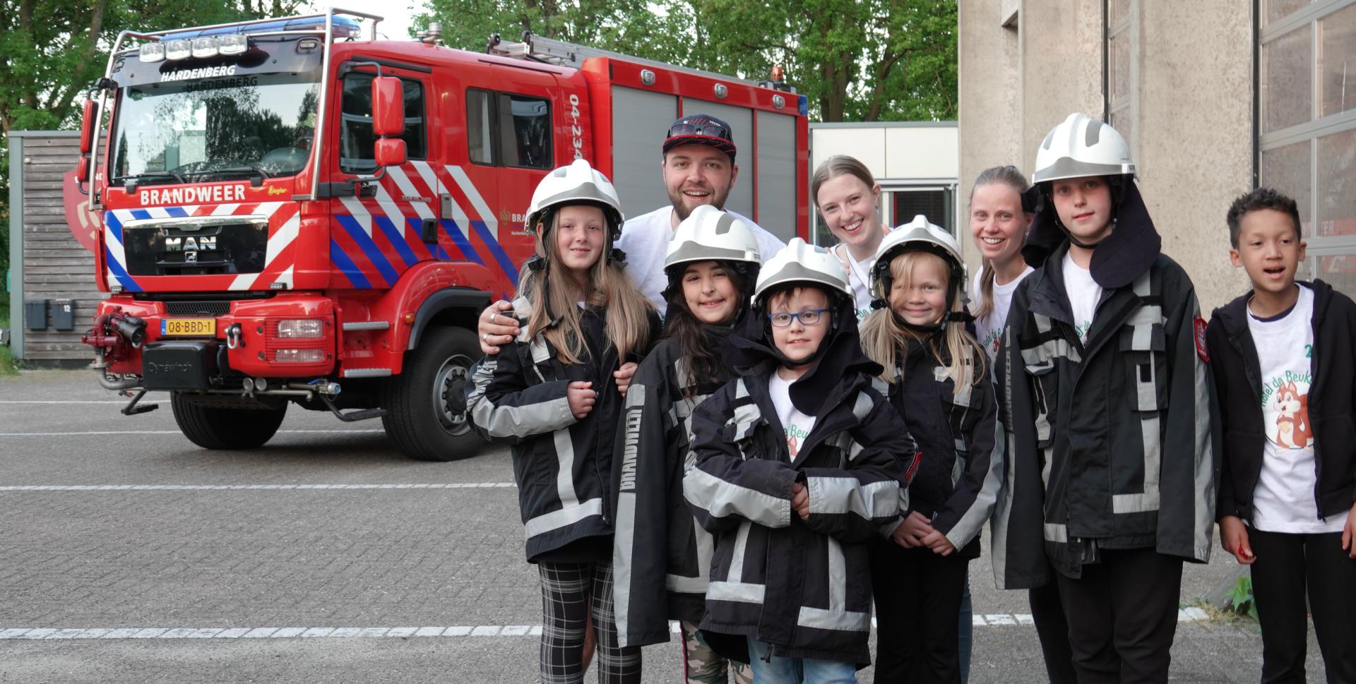 bijeenkomst pauze Gedrag Kinderen genieten bij brandweer Hardenberg - Omroep NOOS